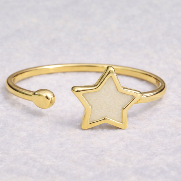 anillo de leche materna dorado con diseño de estrella
