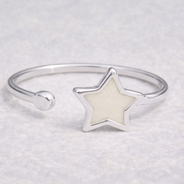 anillo de leche materna de plata con diseño de estrella