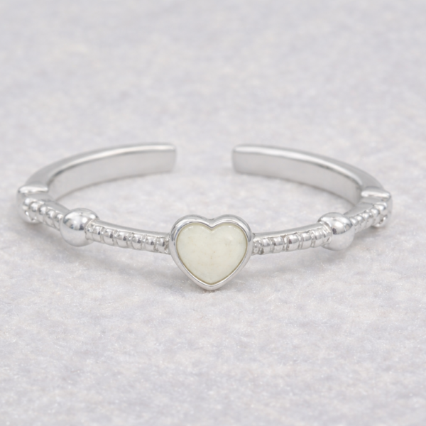 anillo de leche materna en forma de corazón pequeño en plata de ley